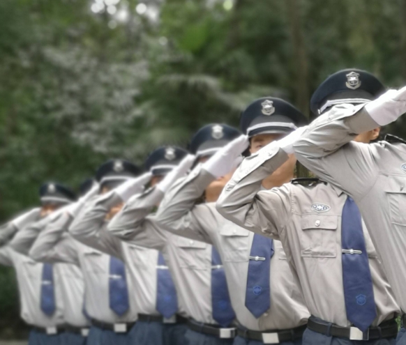 物業(yè)保安是物業(yè)管理中維護(hù)小區(qū)、商業(yè)綜合體、寫(xiě)字樓等場(chǎng)所公共安全和秩序的重要力量